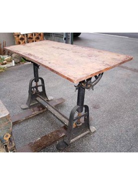 Tavolo in ferro e legno