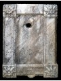 Antico frontale di fontana in marmo