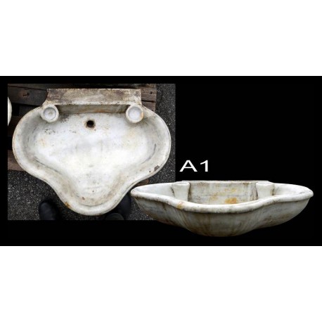 Trilobate sink in marble