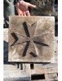 Croce di Malta in pietra calcarea