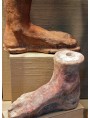 Piedi etruschi originali conservati presso il Penn Museum dell'Università della Pennsylvania