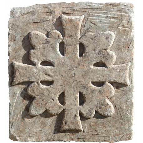 Croce Templare in pietra trasversale