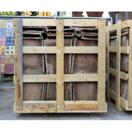 one crate with 250 Ancient Tuscan / Roman roof-tiles