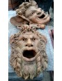 Sotto: il mascherone dei Musei Romani / Sopra: il mascherone di Villa Grau Lucca