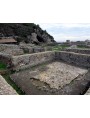 Nella Villa di Tiberio a Sperlonga (Latina) Opus Spigatum a terra e muri perimetrali in Opus Reticulatum