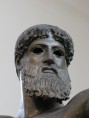 La statua in bronzo originale del Museo di Atene