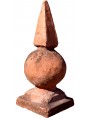 Piccolo puntale con sfera H.32cm in terracotta