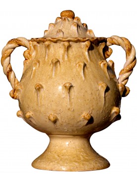 Vaso con manici a tortiglione e tappo di foggia medievale