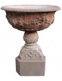 Grande fontana in terracotta con base in pietra