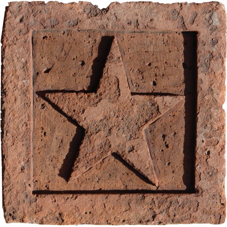 Il Pentacolo scolpito su piastrella antica in terracotta