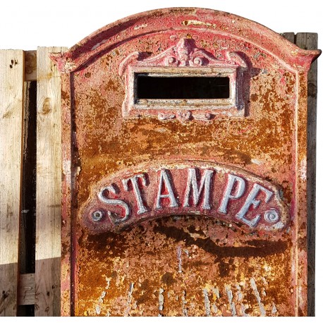 Antica cassetta postale italiana di grandi dimensioni in ghisa