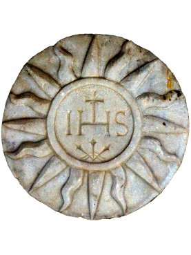 Bassorilievo in marmo IHS Iesus Hominum Salvator - IHS di Stazzema