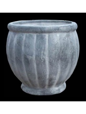 Little vase in cast iron