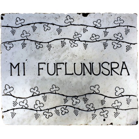 MI FUFLUNUSRA - scultura graffita su marmo bianco di Carrara