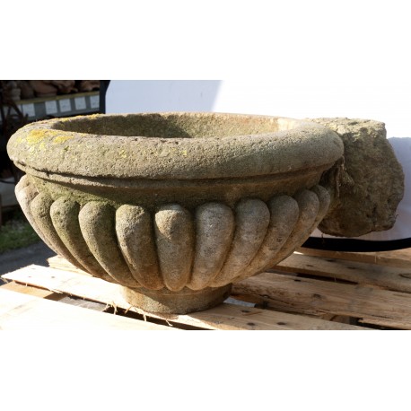 Ancient round basin in Guamo stone (Lucca)