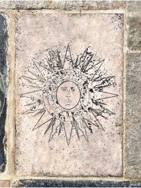 SOLE MEDIEVALE - scultura graffita SU PIETRA bianca calcarea