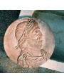 Tondo bassorilievo in terracotta con ritratto di Giuliano l'Apostata