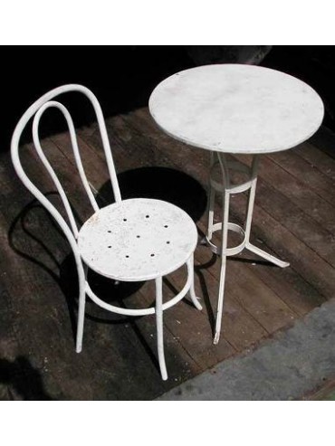 Chairs with one little table
