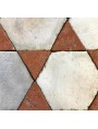 Pavimento a esagoni e triangoli in pietra bianca calcarea e terracotta rossa