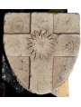 Stemma in pietra croce genovese con sole su scudo