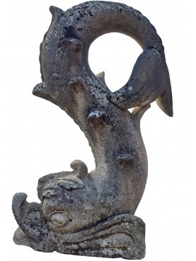 delfino in verticale in forma rinascimentale in pietra