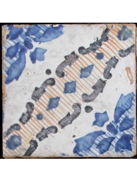 Antica piastrella maiolicata