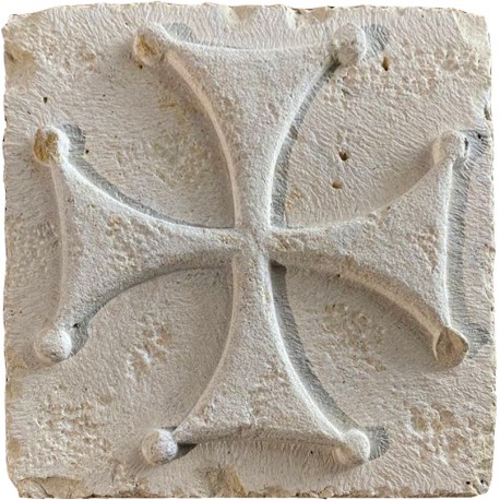Large lobed Malta Templar cross in white stone