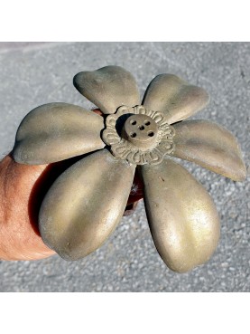 Large Arabic fountain nozzle with six petals 