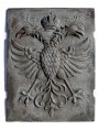 Lastra di camino in bronzo Aquila bicipite datata 1729