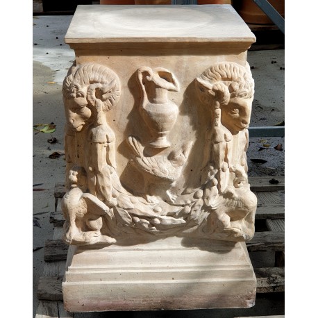 Supporto per statue e vasi H.61cm/45x45cm in terracotta strigilato