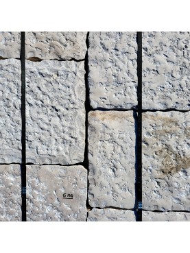 Pavimento Pietra calcarea 5 cm spessore pietra bianca subbiata