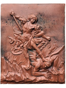 L'arcangelo Michele schiaccia Satana - bassorilievo terracotta