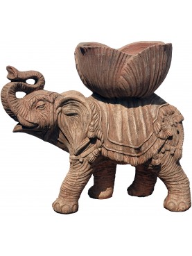 Classico elefantino in terracotta di cultura inglese con vaso sul dorso