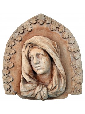 shield with Madonna in terracotta with acanthus leaves