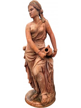 Statua della portatrice d'acqua in terracotta toscana