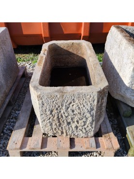 antica Vasca ottagonale in pietra calcarea per l'olio d'oliva