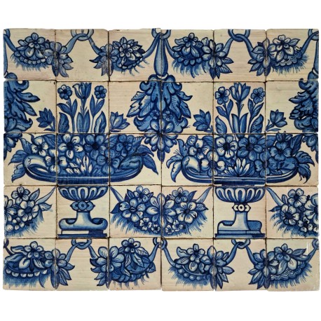 Pannello portoghese azulejos in maiolica vasi da fiori, trionfi e festoni