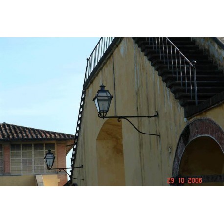 Mensole e lanterne della Villa di Poggio a Caiano