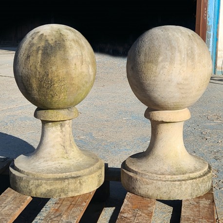 Pair of antique white Carrara marble spheres Ø27cm