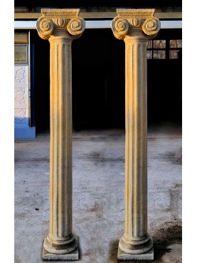 Ionic column in patinated concrete small size