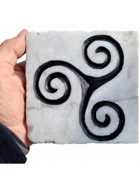 Ancient tile in white Carrara marble with the TRISKLES