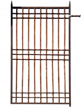 Cancello ad una anta robuso, realizzato da una antica enorme grata ottocentesca