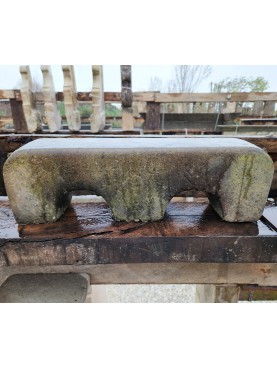 Un alare antico Lucchese in pietra refrattaria
