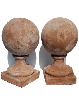 Small terracotta spheres with base 