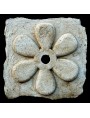 Bocca di fontana a sei petali in pietra