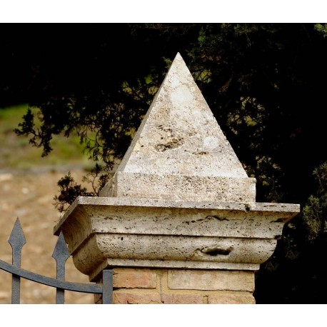 Le piramidi di Castiglion del Bosco