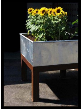 Plant containers 40 cm with iron base and wheels